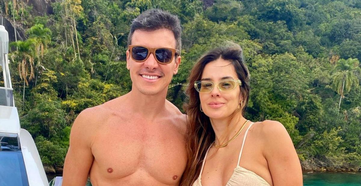 Rodrigo Faro curte passeio de barco romântico ao lado de Vera Viel: ”Fim de tarde no mar”