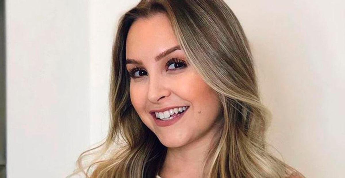 Carla Diaz aparece deslumbrante e chama atenção com look rosa