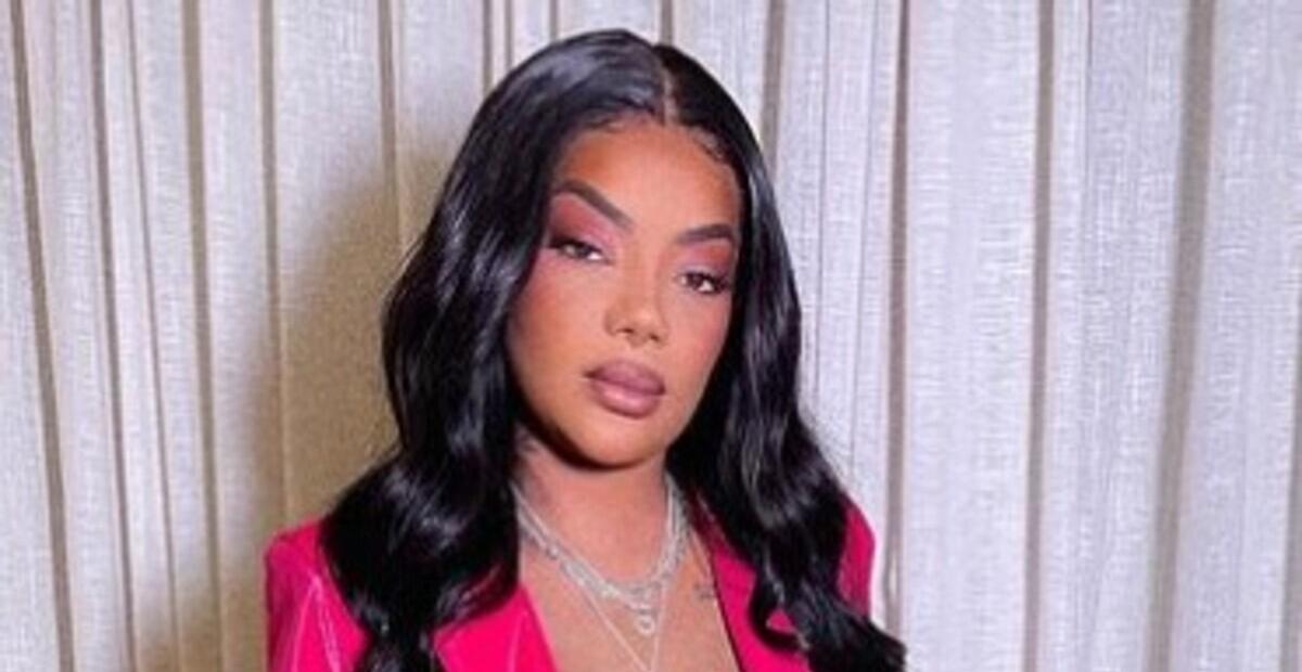 Com jaqueta e óculos de sol, Ludmilla aparece poderosa no Instagram: ”A maioral”