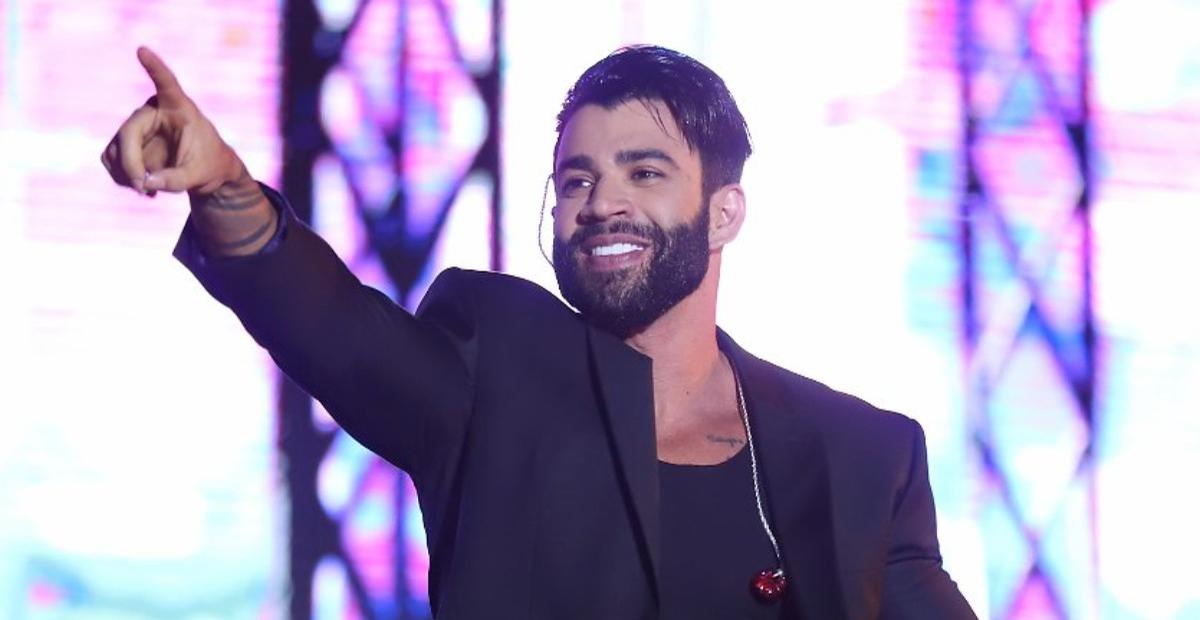 Apresentando turnê, Gusttavo Lima recebe Andressa Suita e os filhos no palco em show no Rio