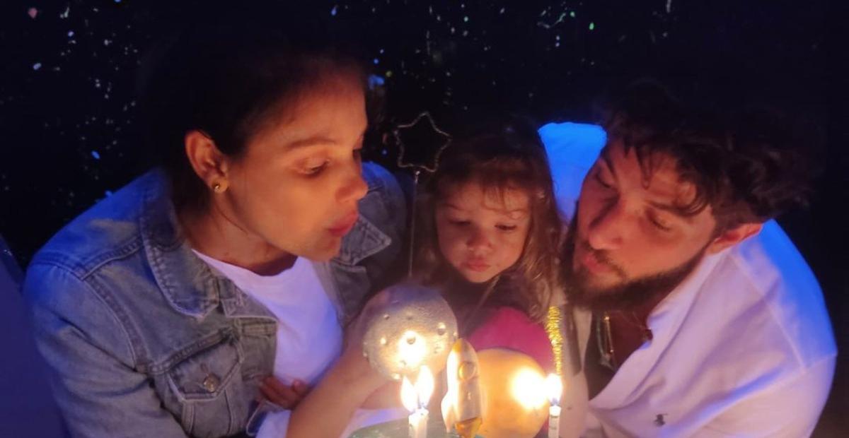 Laura Neiva e Chay Suede celebram aniversário da filha mais velha, Maria