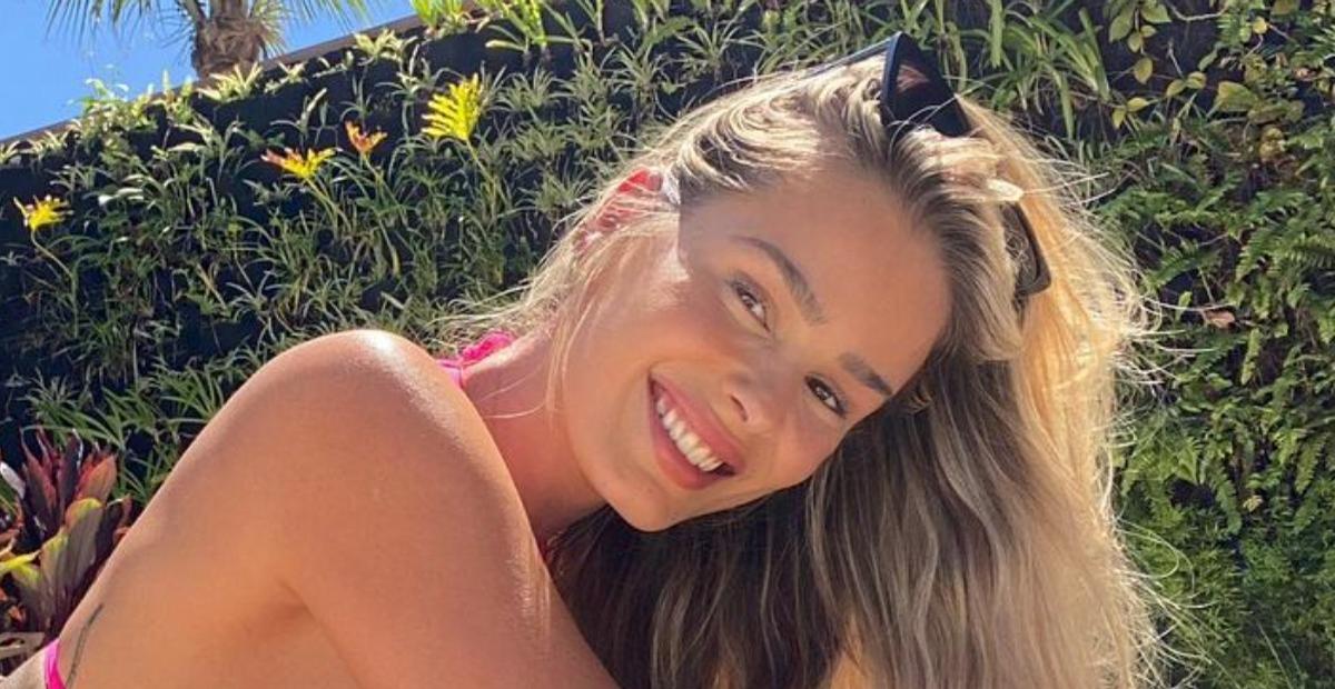 De biquíni, Yasmin Brunet exibe corpão ao surgir renovando bronzeado e encanta web: ”Que mulher!”