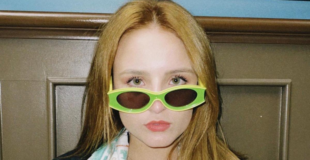 Parabéns! Larissa Manoela completa 21 anos e recebe surpresa em voo na volta ao Brasil