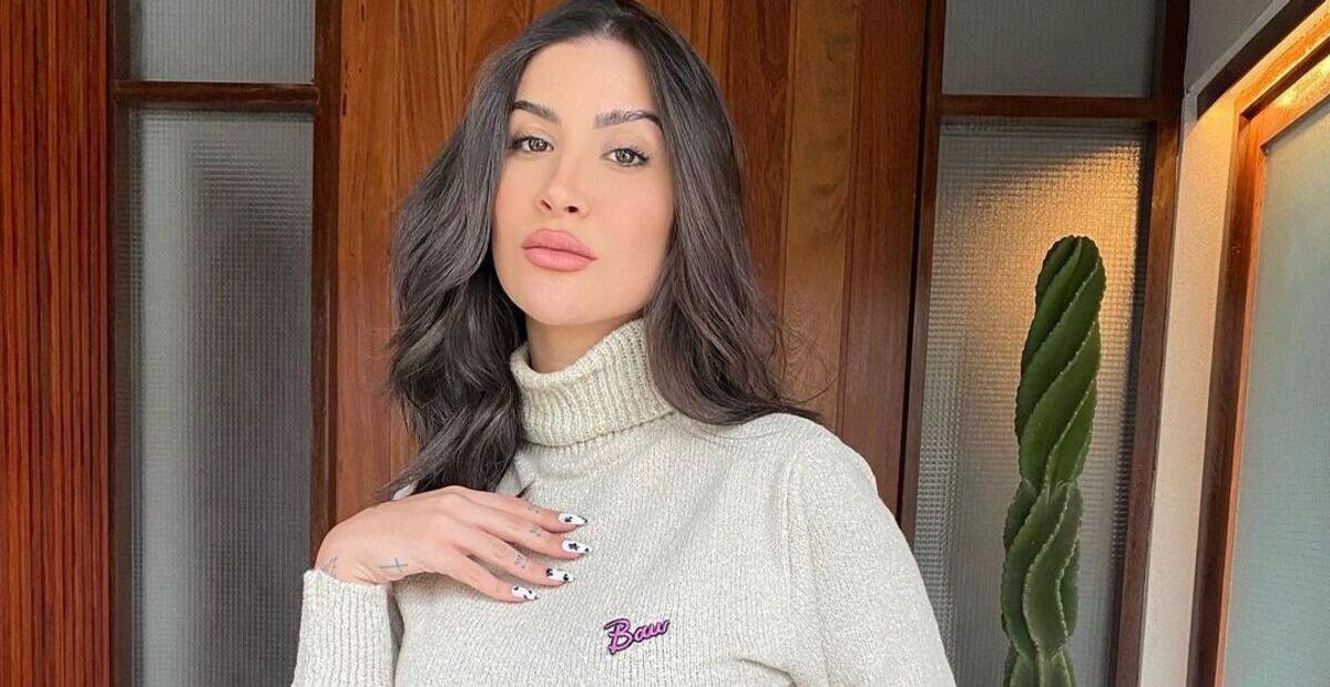 Após cinco meses do nascimento do filho, Bianca Andrade exibe corpaço na piscina