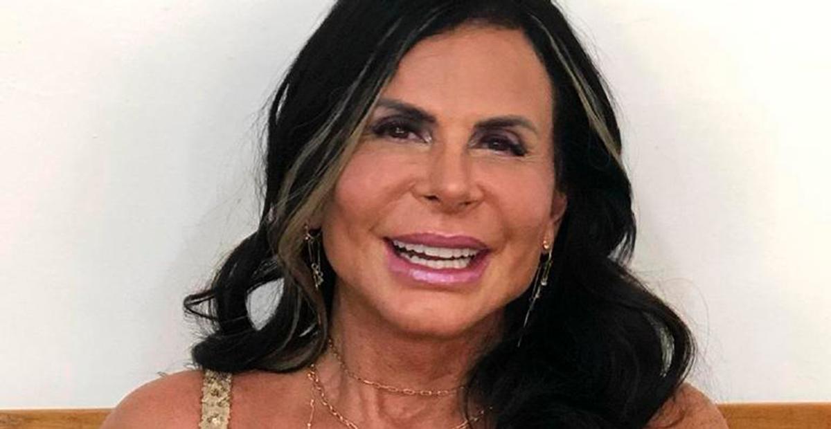 De biquíni fininho, Gretchen dança funk e exibe corpão aos 62 anos