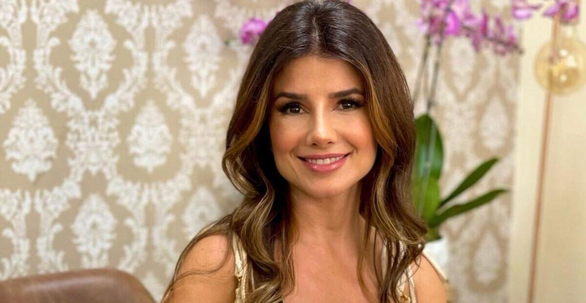 De biquíni vermelho, Paula Fernandes exibe corpo escultural e passa dos limites da beleza