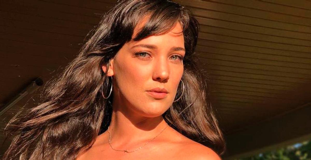 Adriana Birolli turbina o bronzeado e empolga fãs com fotos de biquíni