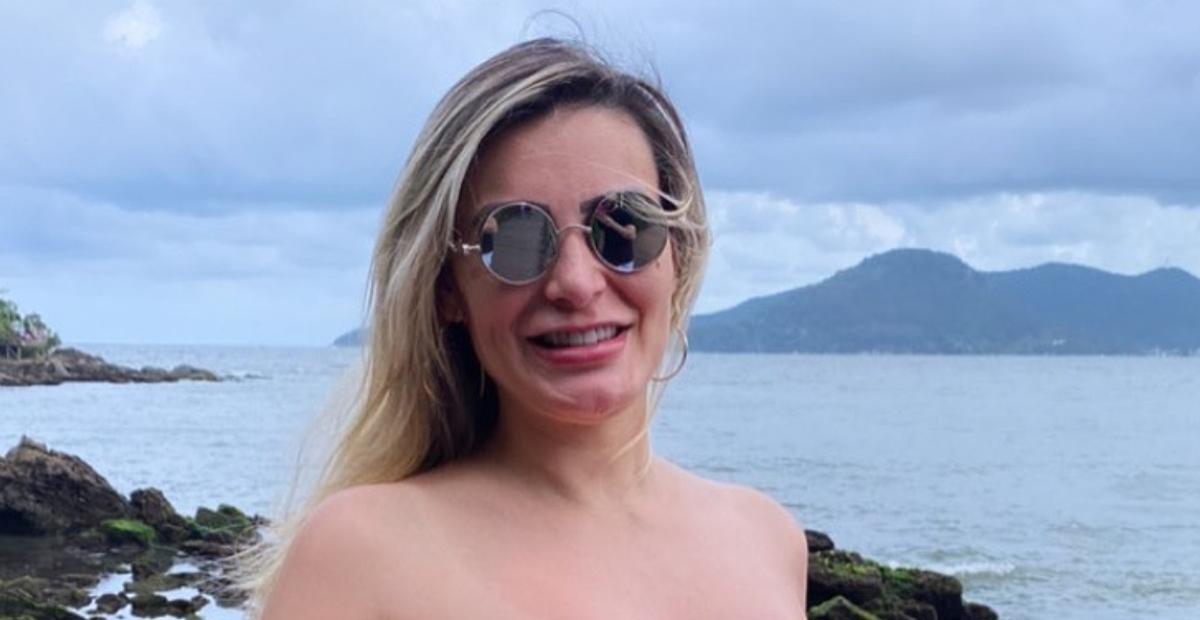 Andressa Urach exibe barrigão de grávida e confessa: ”Começando a me sentir bonita”