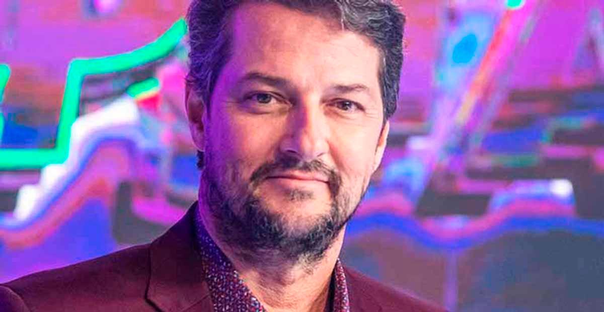 Isolado, Marcelo Serrado desabafa sobre a covid-19: ”Vacina me salvou”