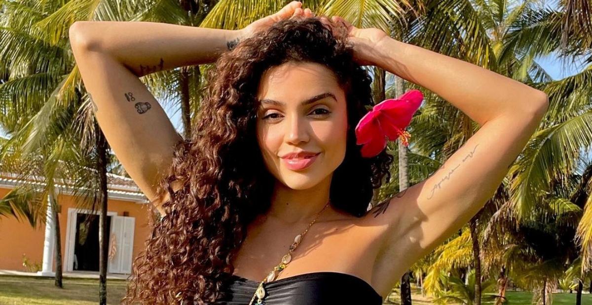 De biquíni, Paula Amorim encanta ao mostrar a barriguinha de grávida