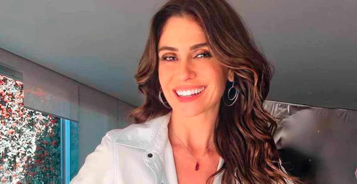 Aos 45 anos, Giovanna Antonelli surpreende de biquíni cor de rosa: ”Que gata”