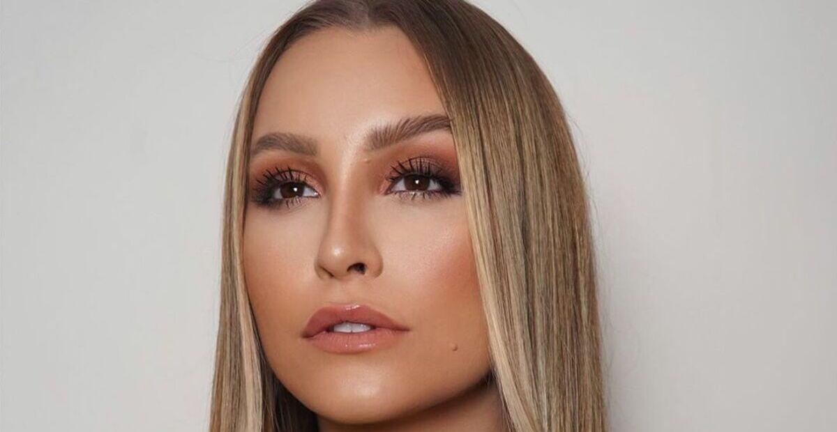 No último dia do ano, Carla Diaz assume romance com vereador de SP