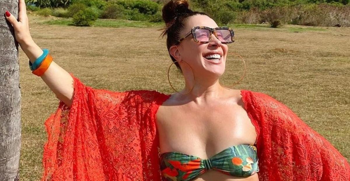 No último dia do ano, Claudia Raia ganha elogios ao exibir corpão de biquíni: “Gatona!”