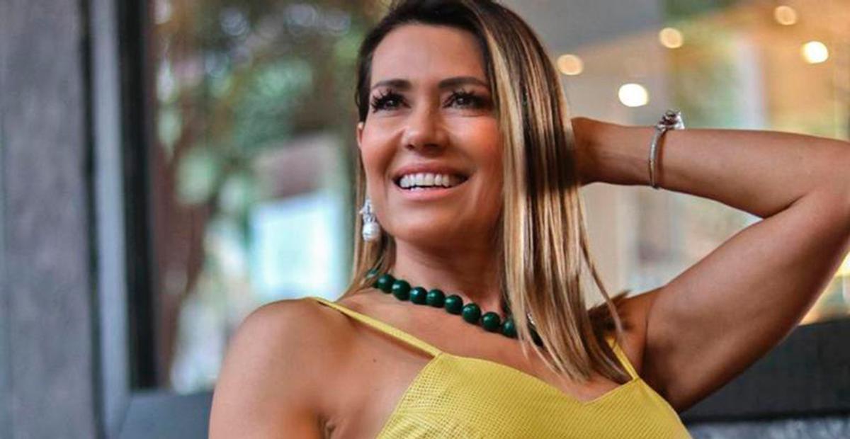 Com 59 anos, Solange Frazão é clicada com maiô provocante e corpão surpreende: “Mulher belíssima!”