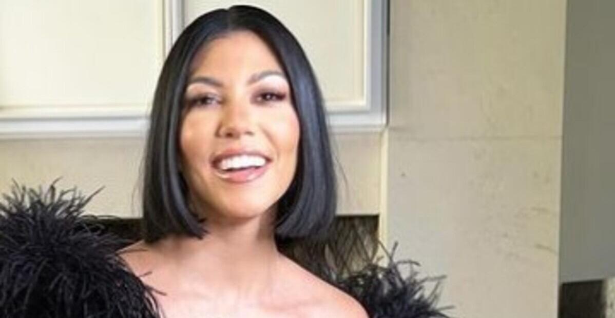 Kourtney Kardashian publica fotos do Natal com seu noivo Travis Baker e sua família reunidos