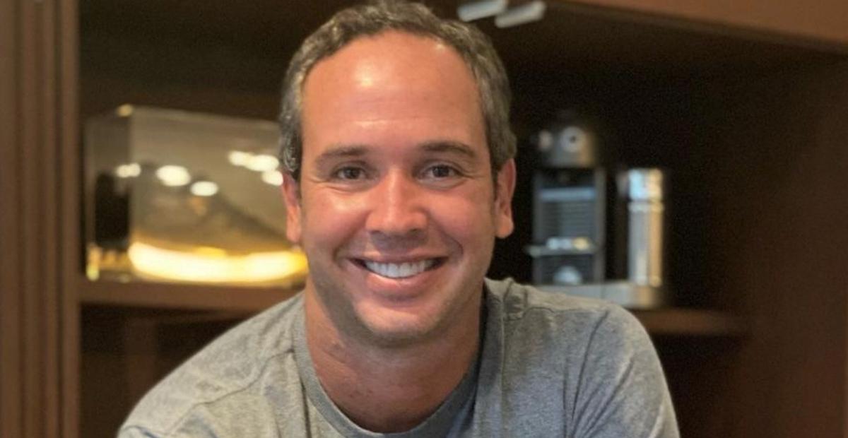 Caio Ribeiro posta foto com a família e reflete sobre cura do câncer: ”Escolhi acreditar”