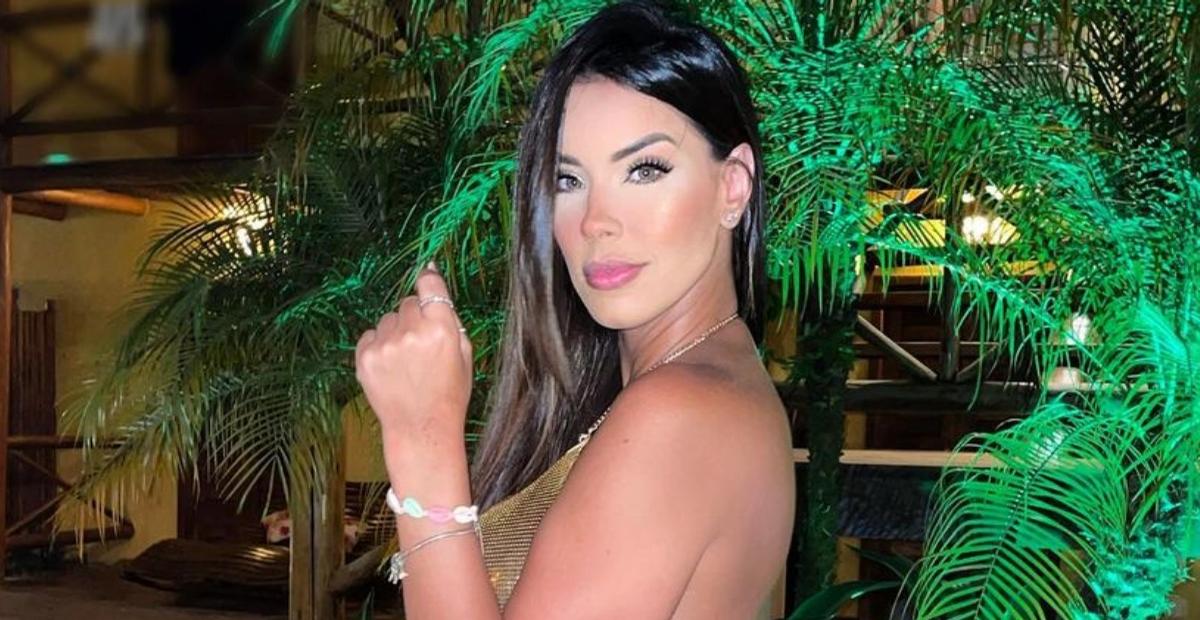 Com look ousado, ex-BBB Ivy Moraes celebra Ano Novo ao lado do namorado