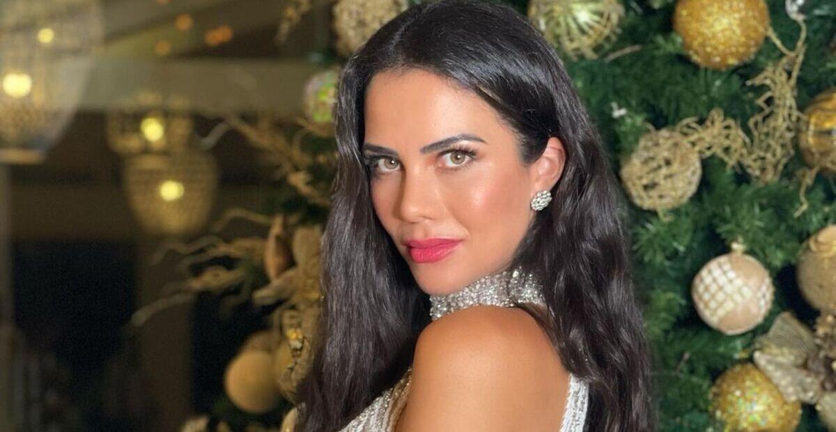 Com look transparente, Daniela Albuquerque surge poderosa em sua festa de Ano Novo