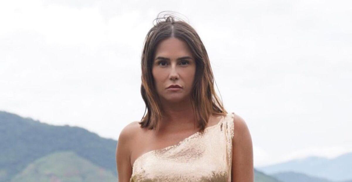 Sem calcinha e sutiã, Deborah Secco ostenta corpaço bronzeado em look ousado de Ano Novo