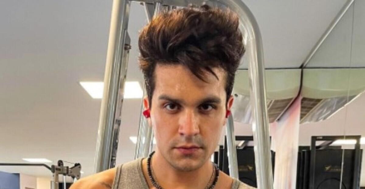 Luan Santana posta fotos do Ano Novo com família e namorada Izabela Cunha: ”Lindos”