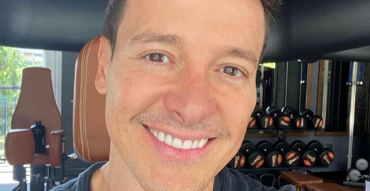 Sem camisa, Rodrigo Faro celebra primeiro dia do ano ao lado da esposa: ”Começando bem”