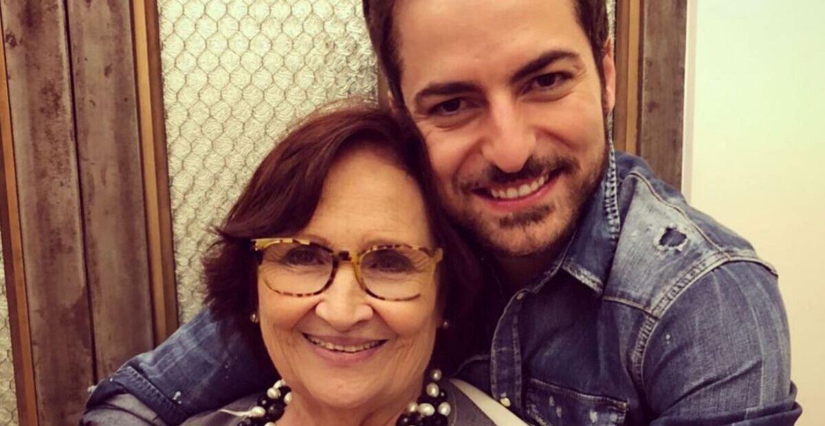 Com a mãe de Paulo Gustavo, Thales Bretas passa Ano Novo e encanta com registro do momento