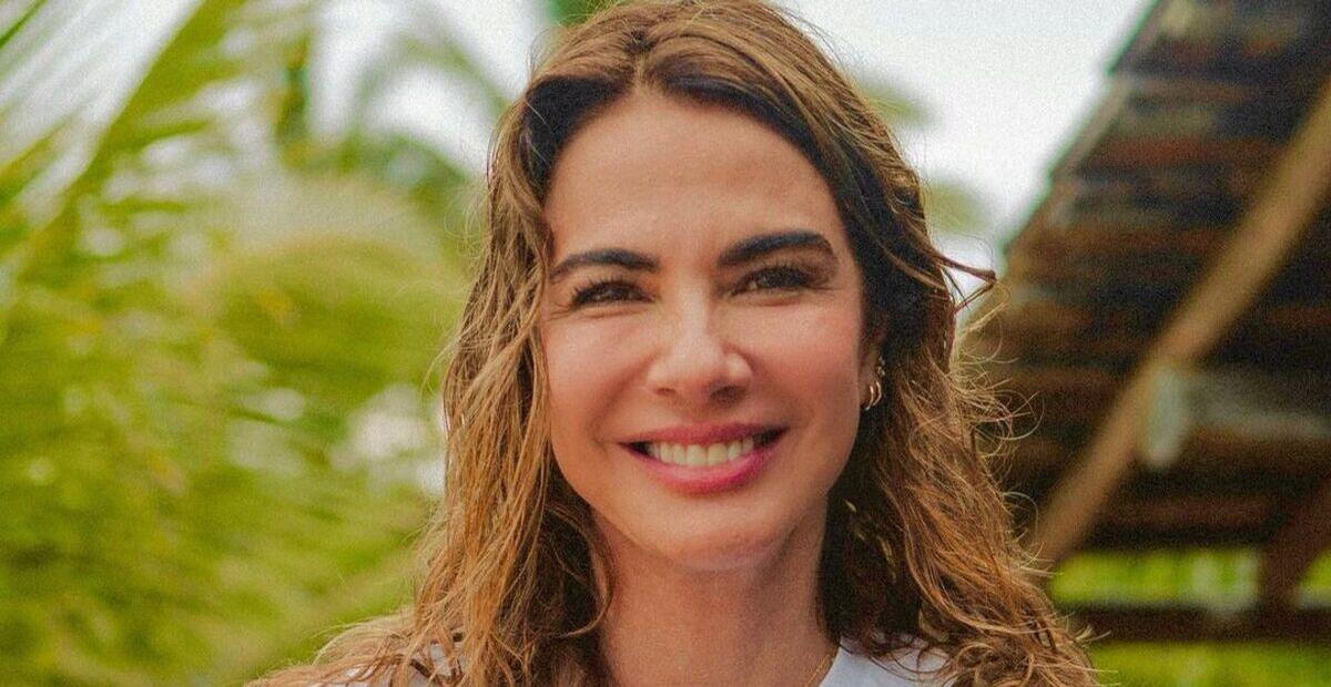 Luciana Gimenez publica primeira foto com o namorado na rede social e impressiona