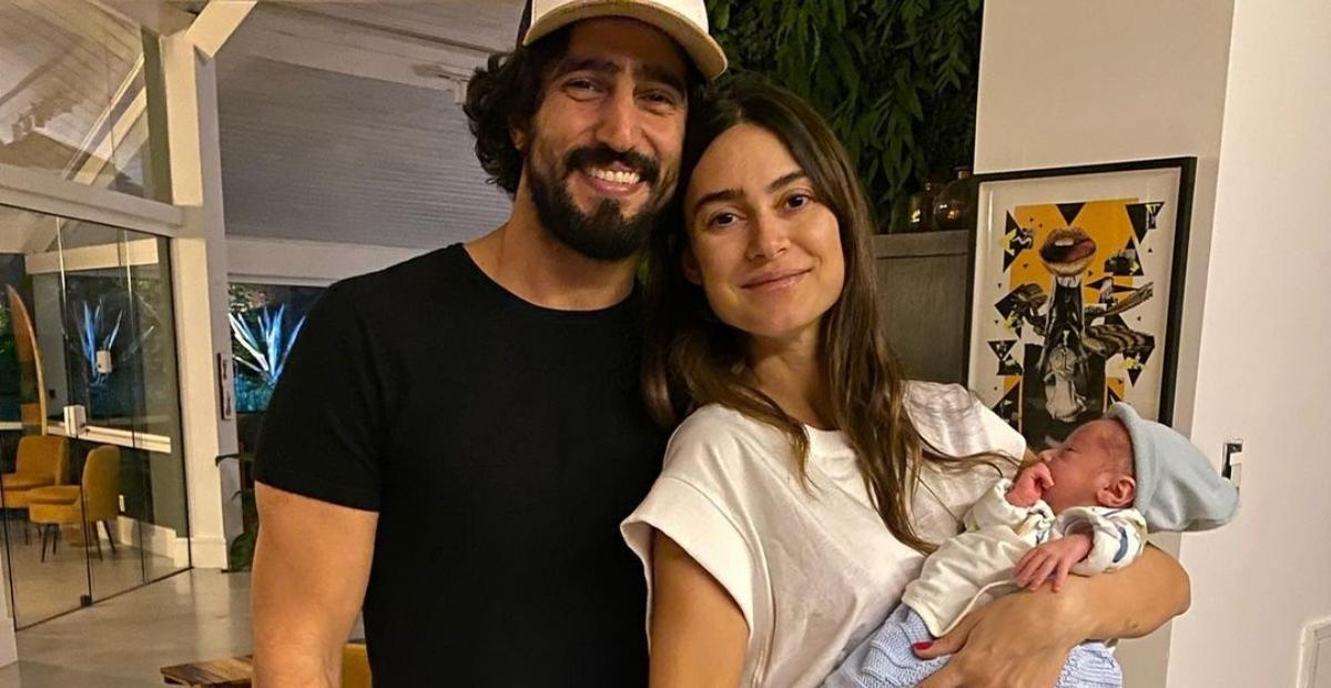 Thaila Ayala faz bolo para comemorar 1 mês do filho, Francisco