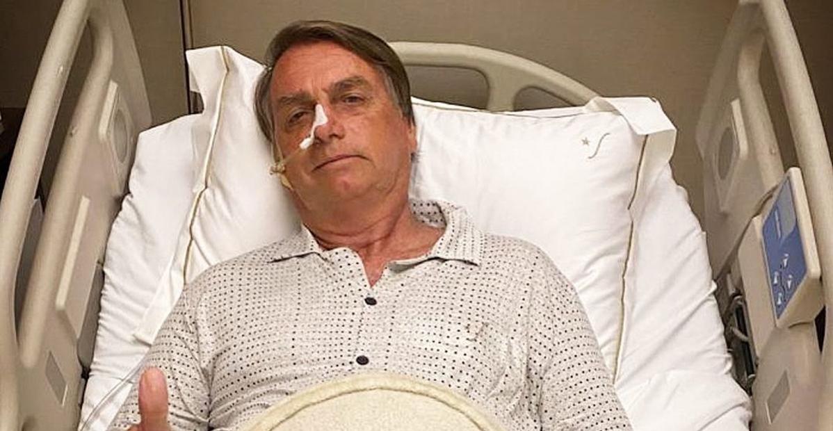 Jair Bolsonaro posta foto no hospital e garante: ”Consequência da facada e 4 grandes cirurgias”