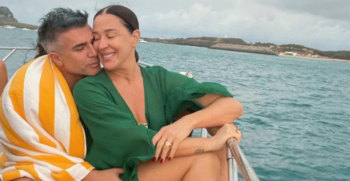 Claudia Raia encanta com cliques românticos ao lado de Jarbas: ”Mais um ano grudados”