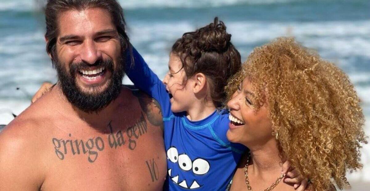 Sheron Menezzes surge em registros carinhosos ao lado da família