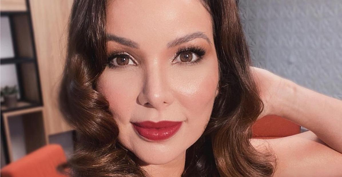 Liah Soares celebra sucesso da música ‘A Cor do Amor’, gravada com Roberto Carlos