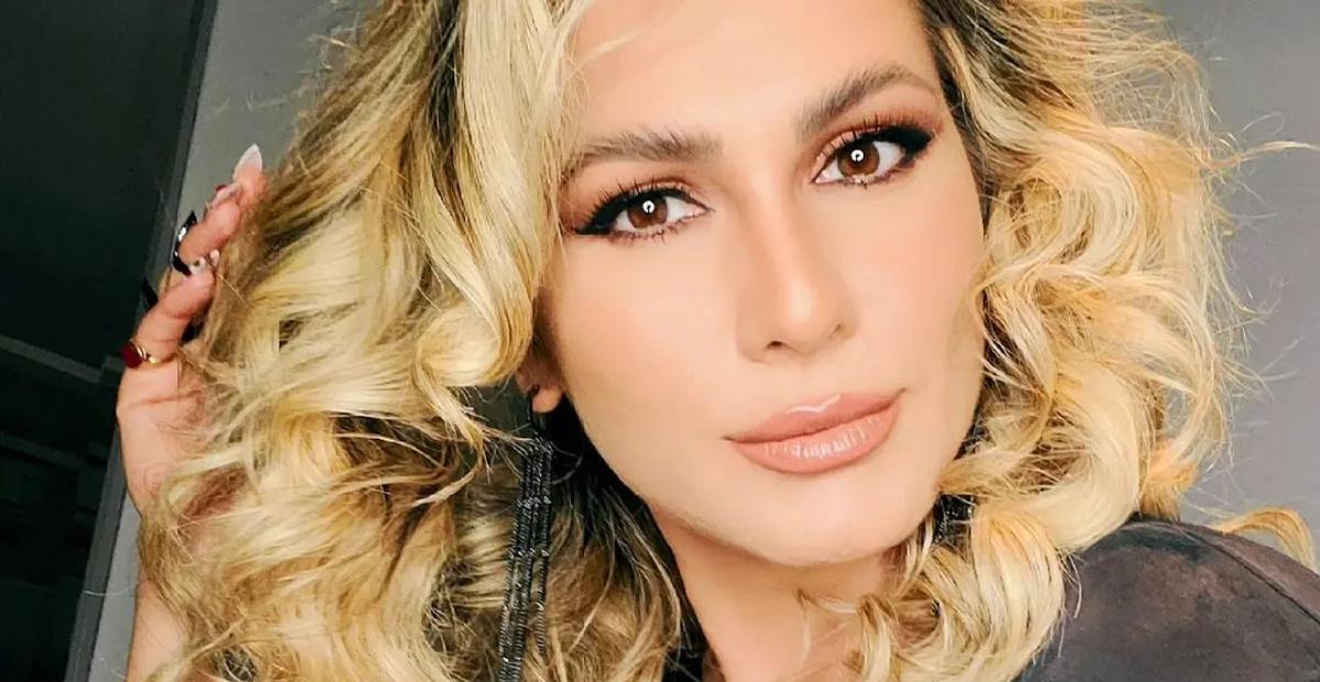 Lívia Andrade deixa fãs babando ao aparecer de biquíni em praia do Caribe: ”Sereias existem”