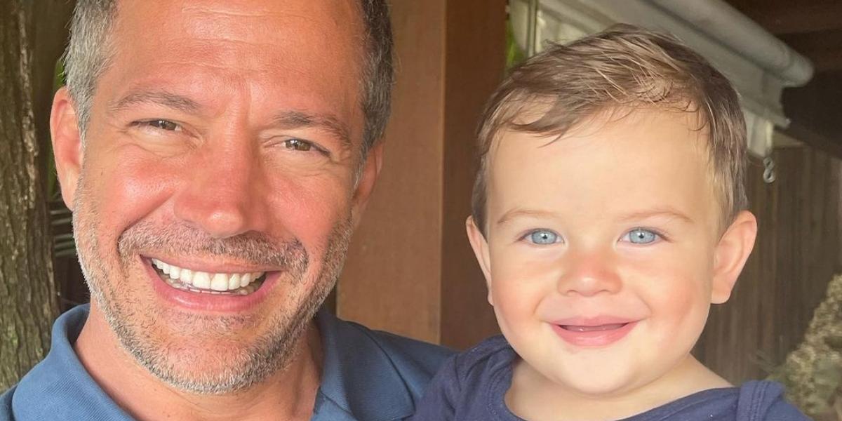Malvino Salvador se diverte com o filho, Rayan, na piscina e deixa web apaixonada: ”Idênticos”