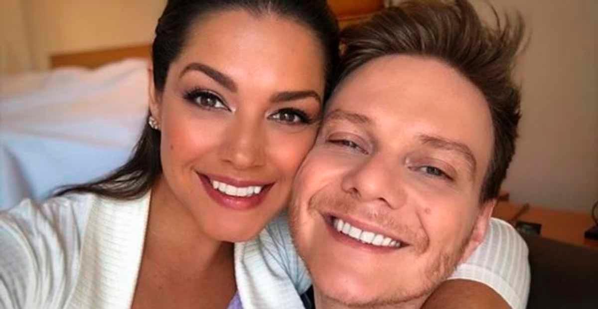 Michel Teló e Thais Fersoza mostram boa forma na academia: ”Seguimos firmes”