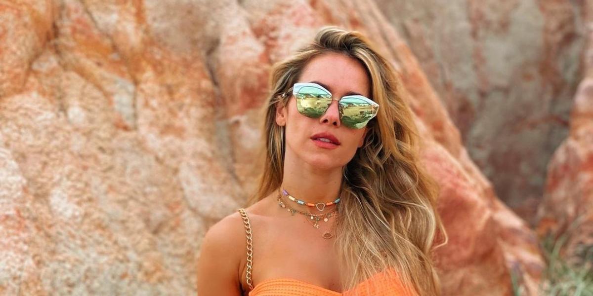 De biquíni, Monique Alfradique exibe curvas esculturais em vídeo no mar: ”Alma lavada”