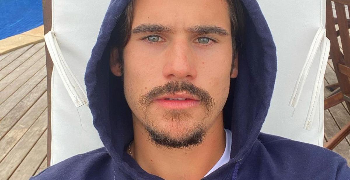 Descamisado, Nicolas Prattes ostenta corpão musculoso e leva web à loucura: ”Abençoado você”