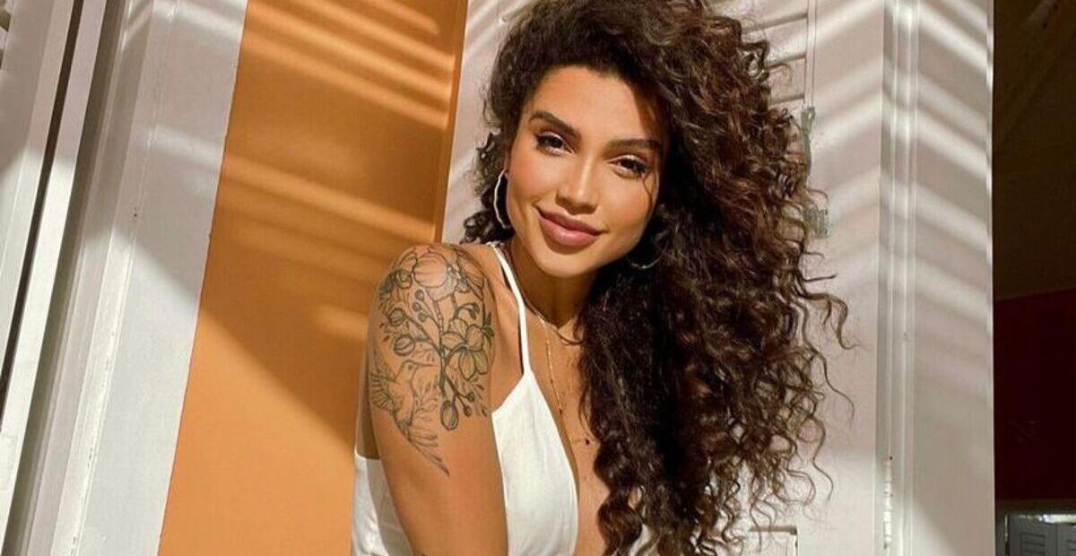 Paula Amorim exibe barriguinha de grávida em cliques belíssimos