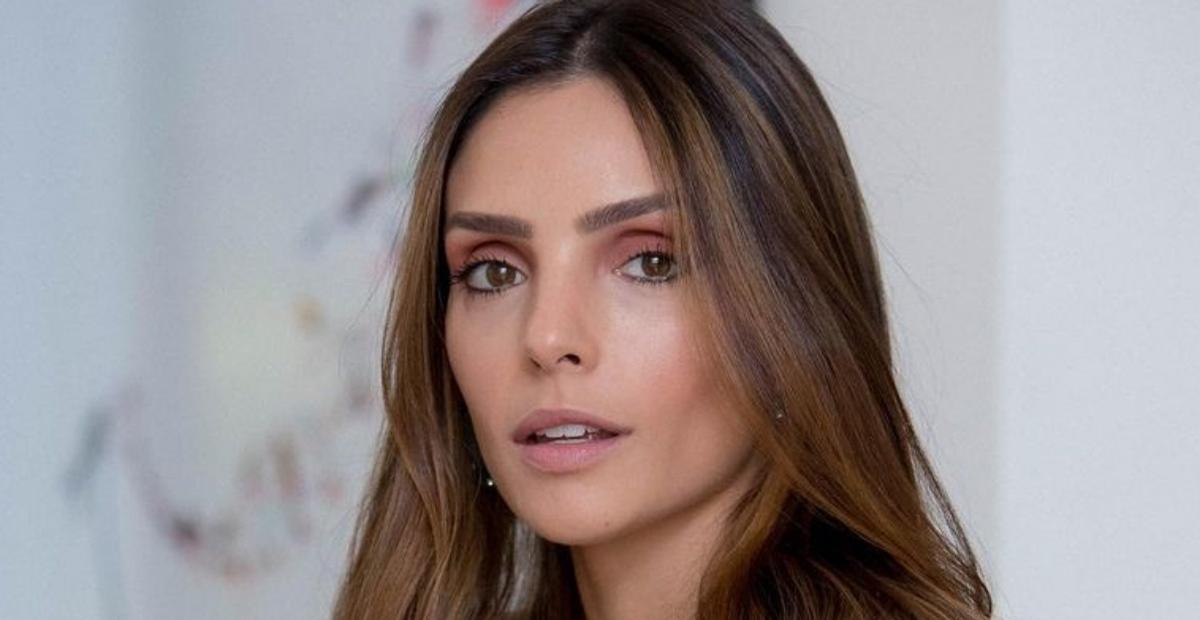 Carol Celico é internada com colite: ”Inflamou 100% do meu intestino”