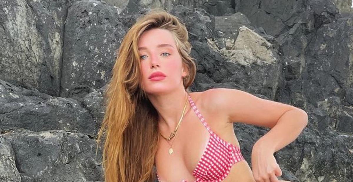 De biquíni pink, Duda Reis chama atenção ao mostrar corpaço na beira da piscina: ”Obra de arte”