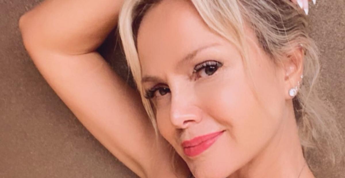 Eliana fala sobre lipoaspiração ao postar clique de maiô: ”Precisava? Não!”
