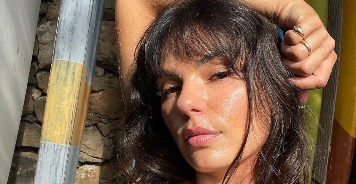 Isis Valverde leva fãs à loucura ao apostar em micro-vestido preto com decote: ”Sou apaixonada”