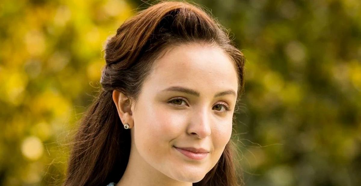 Larissa Manoela divulga fotos da sua estreia na Globo em novela das seis