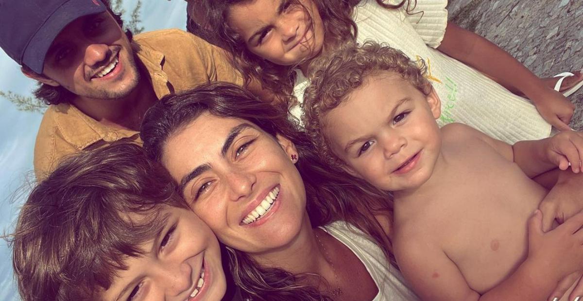 Mariana Uhlmann surge coladinha com a família e se derrete: ”Cheio de amor”
