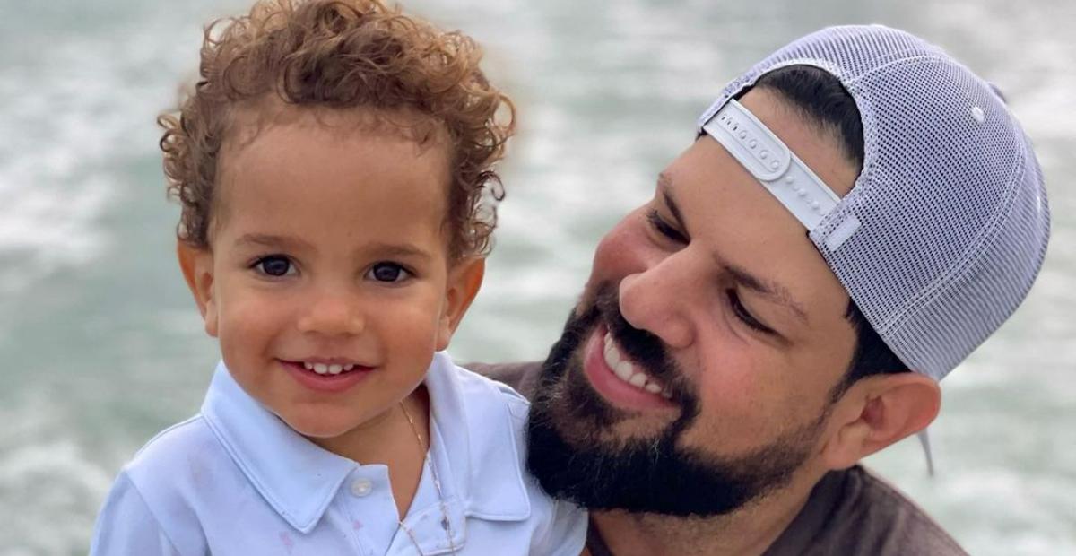 Sorocaba se declara ao exibir cena carinhosa com o filho, Theo: ”Nosso momento”