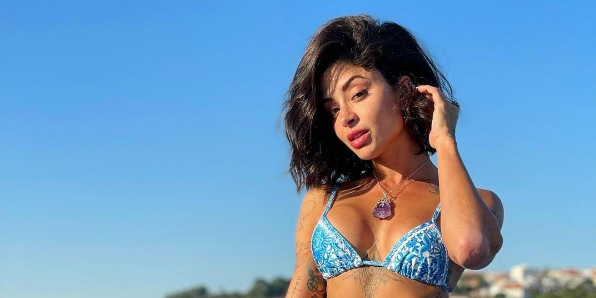 Aline Campos desmente boatos de que estaria no BBB22 e brinca: ”Internet aqui ta inexistente”