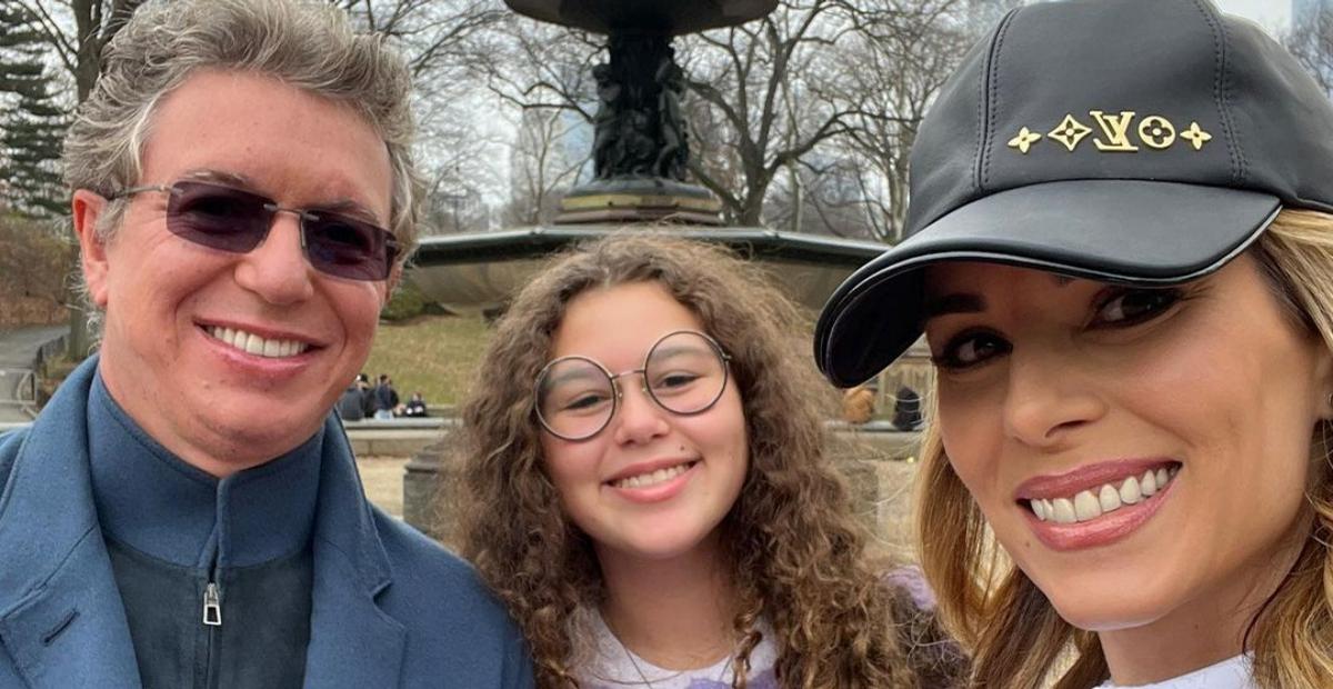 Ana Furtado faz vídeo divertido ao lado da família em ponto turístico de Nova York