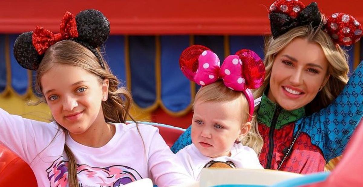 Na Disney, Ana Paula Siebert reúne a família durante passeio e encanta: ”Que lindos!”