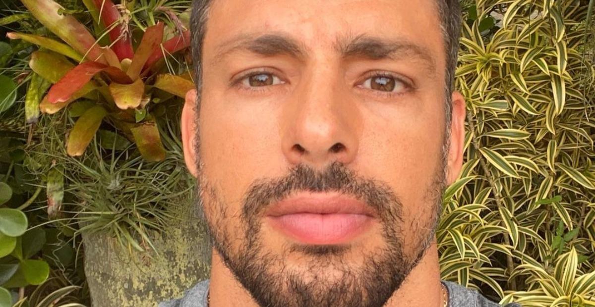 Cauã Reymond compartilha cena dos gêmeos de ‘Um Lugar Ao Sol’ e encanta: ”Famoso tanto faz”