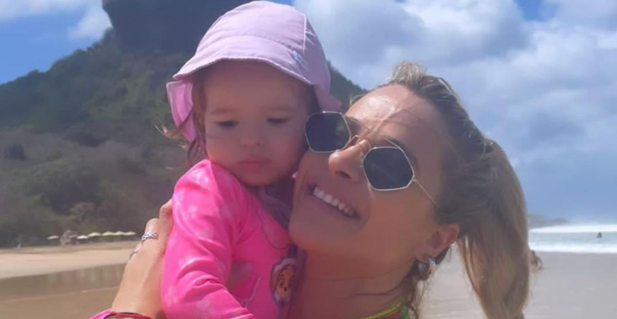 Dany Bananinha curte praia paradisíaca em Noronha com a filha: ”Finalizando minhas férias”